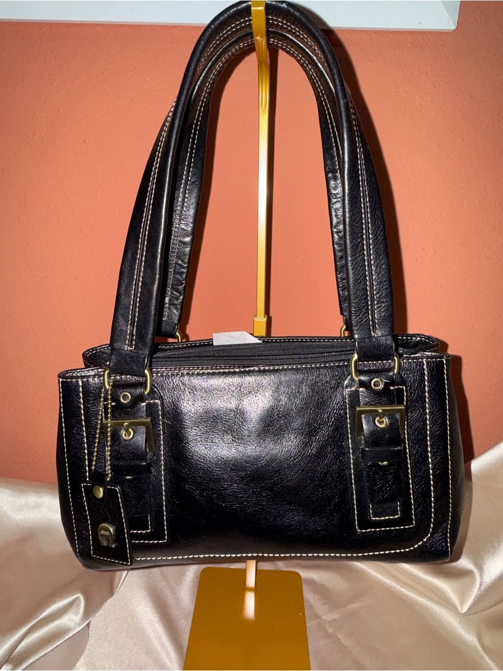 Etienne Aigner Black Leather Shoulder Bag with Contrast Stitching